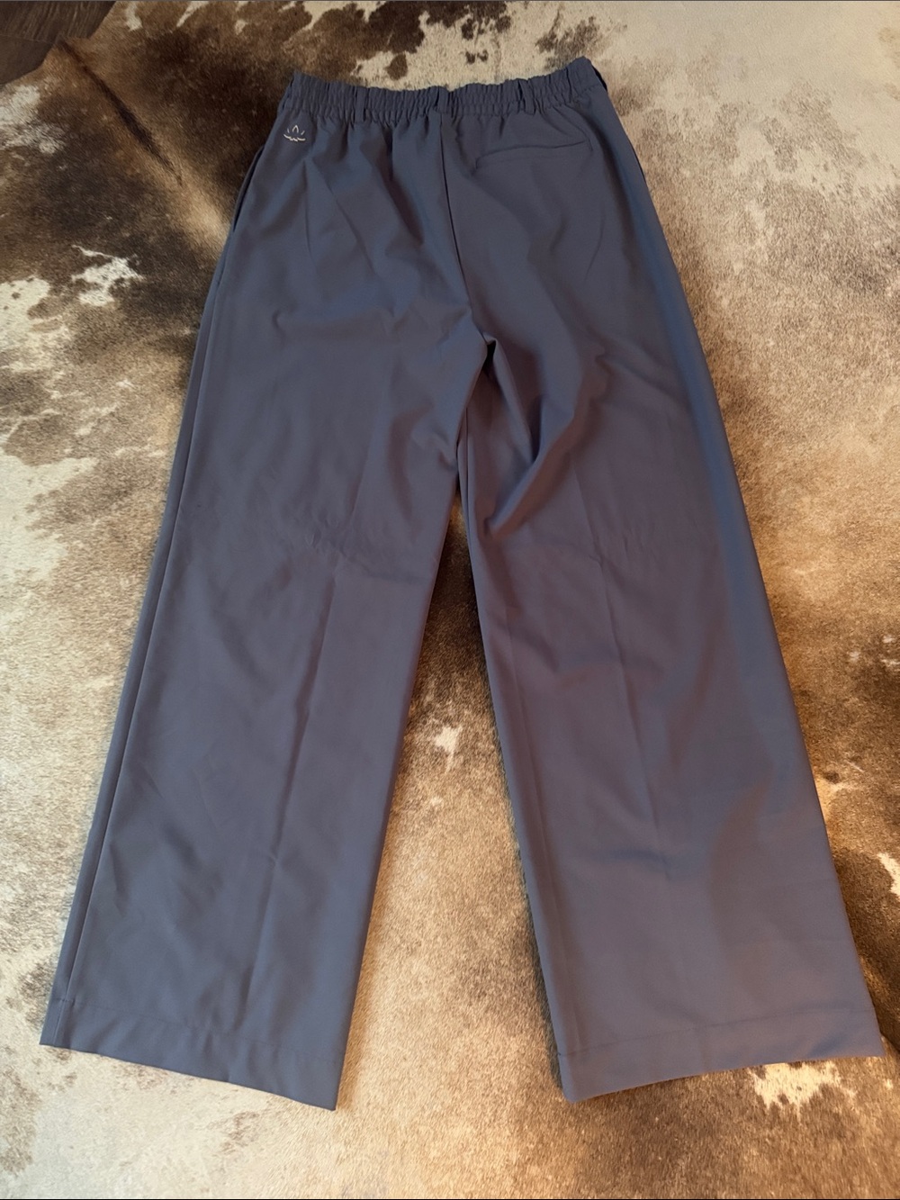 Beyond Yoga Wide-Leg Pants in Slate - Picture 4 of 5
